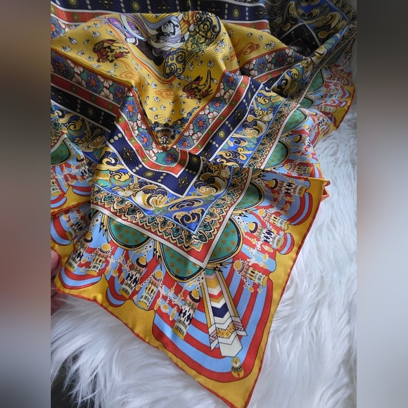 E-Oriloks Vintage scarf in pure silk/ Oriental motif. - Picture 3 of 6
